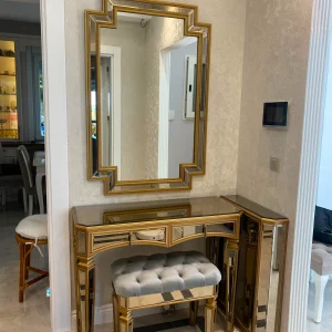 Klasik Gold Çerçeveli Puf Sedirli Dresuar Takımı