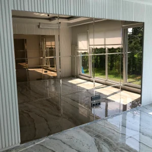 Kare Panel Kesimli Dev Duvar Ayna Uygulaması