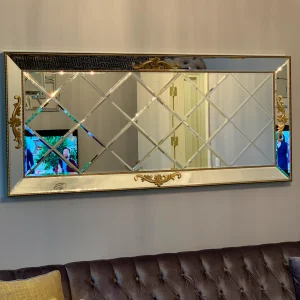 Gold Motifli ve Düz Çerçeveli Baklava Konsol Aynası